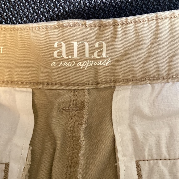 30. Mid rise twill shorts - Picture 6 of 6